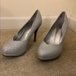 WORN ONCE Sparkly Silver Closed Toed Heels